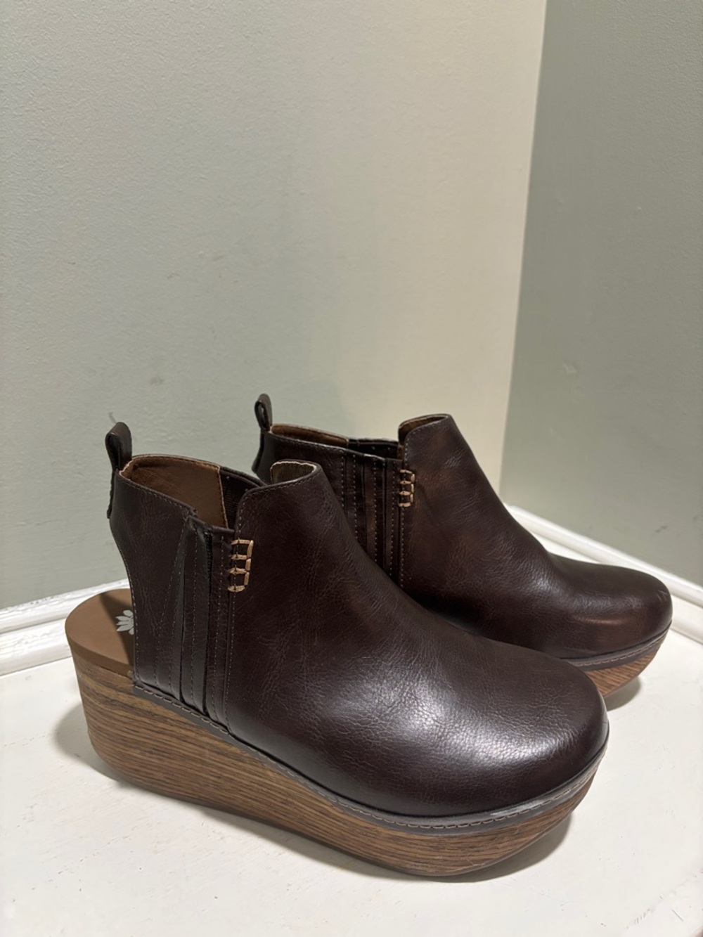 Yellowbox Women's Dark Brown Wedge Ankle Wedge Slingback Clogs- size 10